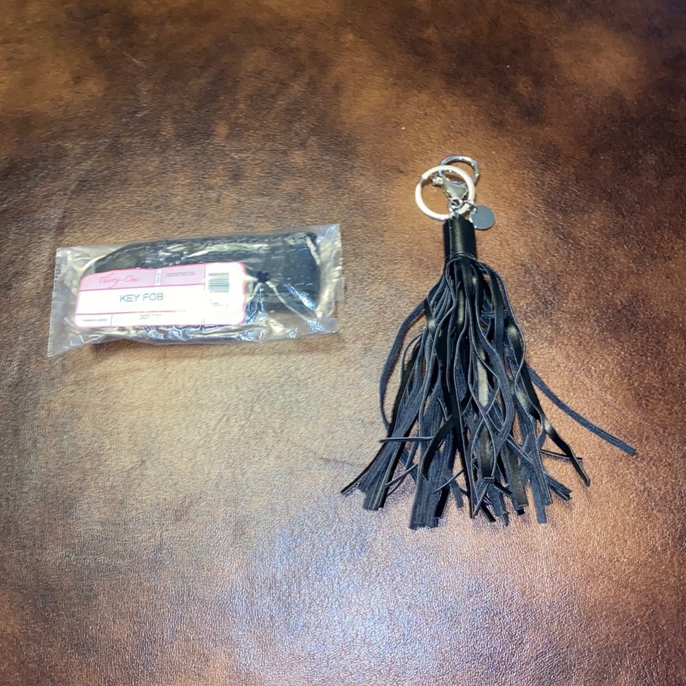 🛍️2 black key accessories!